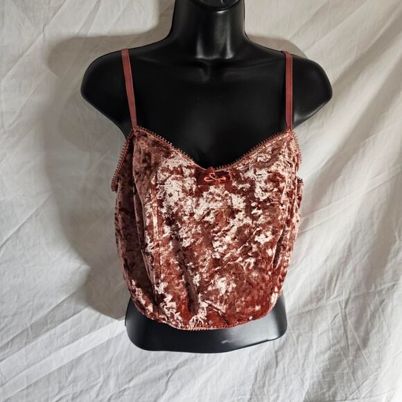 Pink crushed velvet crop tank top - Picture 2 of 5